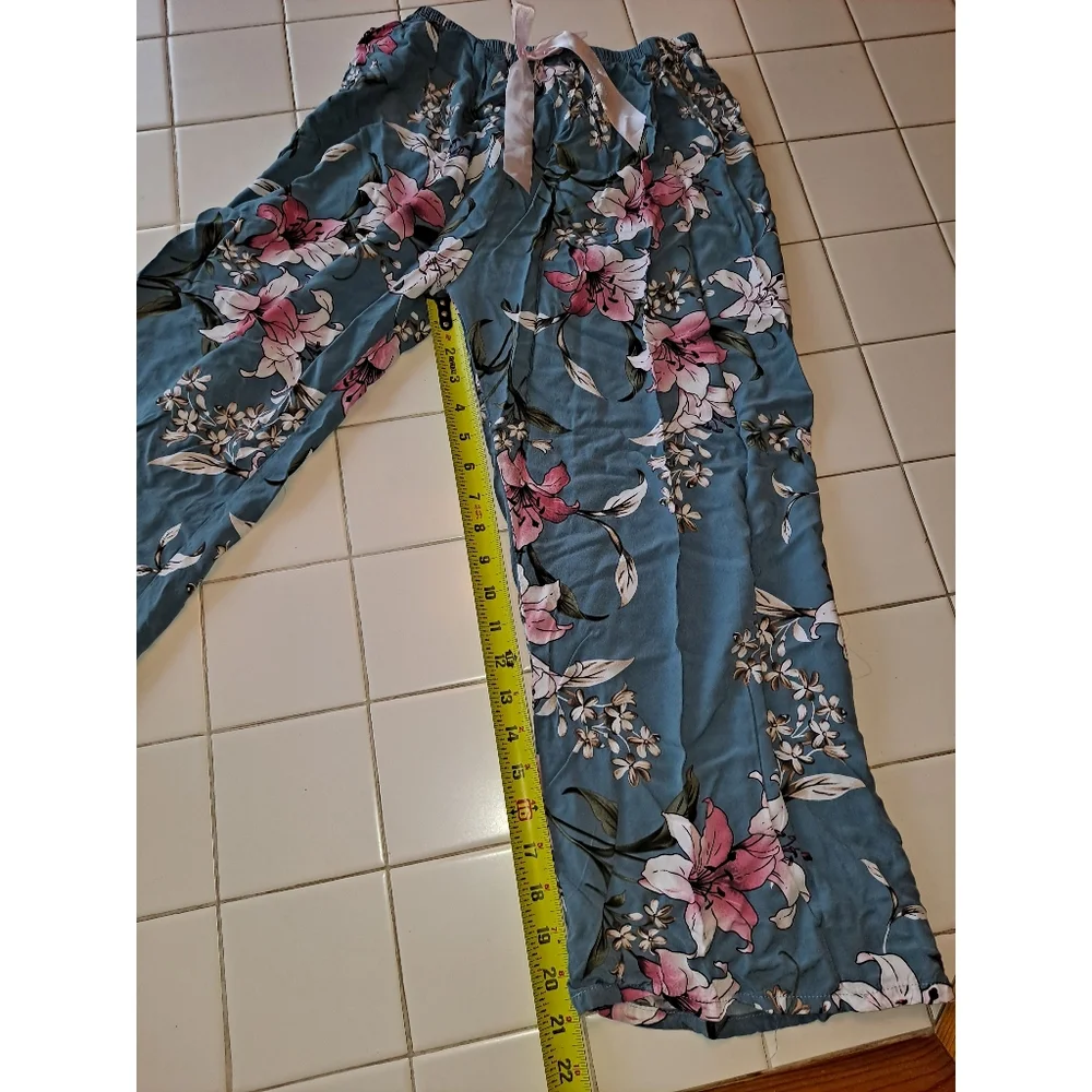 Women's blue and pink floral pajama pants size small - Picture 6 of 9